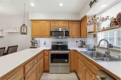 2760 E McLoughlin Blvd, Vancouver, WA 98661 - Photo 9