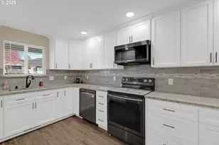 1010 W Luellen Dr, Roseburg, OR 97471 - Photo 21