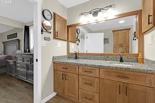 1010 W Luellen Dr, Roseburg, OR 97471 - Photo 35