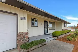 1010 W Luellen Dr, Roseburg, OR 97471 - Photo 5