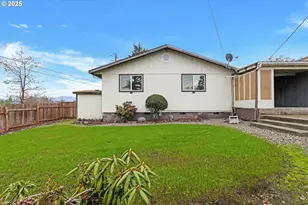 1010 W Luellen Dr, Roseburg, OR 97471 - Photo 43