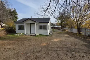 310 NE Fourth St, Irrigon, OR 97844 - Photo 3