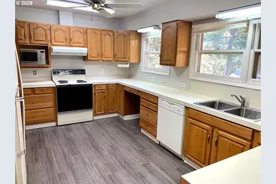 5325 NW 137th Ave, Portland, OR 97229 - Photo 13