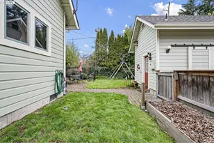 646 B St, Springfield, OR 97477 - Photo 35