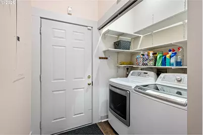 646 B St, Springfield, OR 97477 - Photo 23