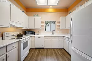 646 B St, Springfield, OR 97477 - Photo 21