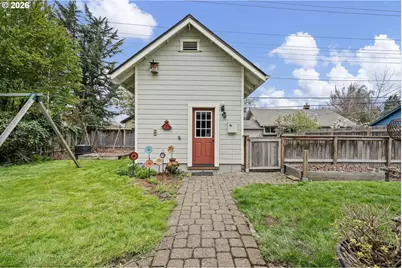 646 B St, Springfield, OR 97477 - Photo 33