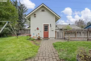 646 B St, Springfield, OR 97477 - Photo 33