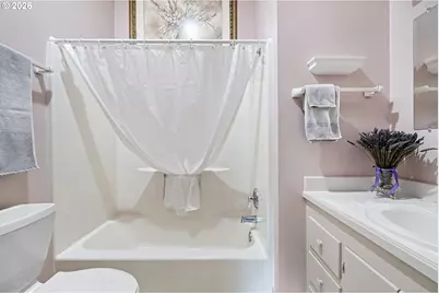 646 B St, Springfield, OR 97477 - Photo 11