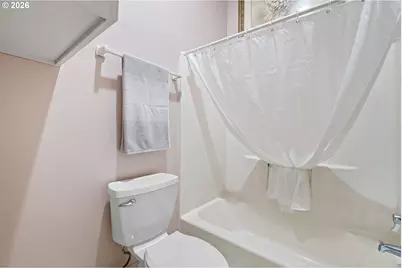 646 B St, Springfield, OR 97477 - Photo 13