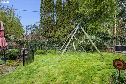 646 B St, Springfield, OR 97477 - Photo 41