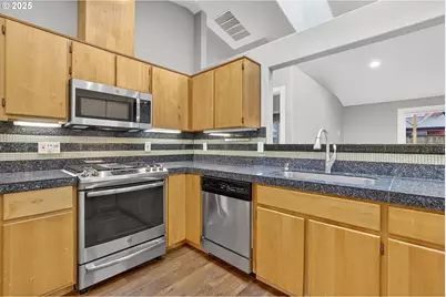 5118 NE Jarrett St, Portland, OR 97218 - Photo 9