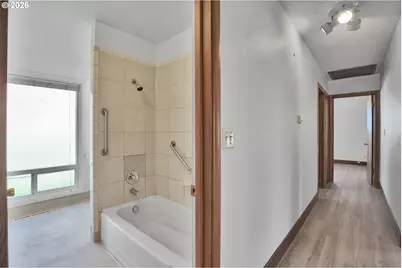 12631 SE Market St, Portland, OR 97233 - Photo 9