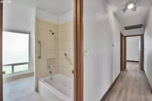 12631 SE Market St, Portland, OR 97233 - Photo 9