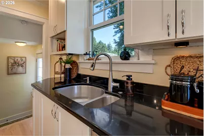 8100 SW Locust St, Portland, OR 97223 - Photo 13