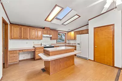 2302 SE 113th Ave, Portland, OR 97216 - Photo 13
