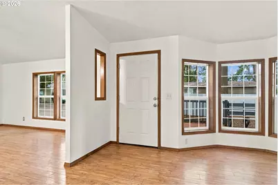 2302 SE 113th Ave, Portland, OR 97216 - Photo 5