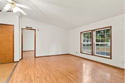 2302 SE 113th Ave, Portland, OR 97216 - Photo 9