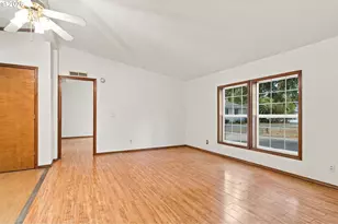 2302 SE 113th Ave, Portland, OR 97216 - Photo 9