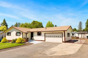 551 Agate St, Sutherlin, OR 97479 - Photo 1