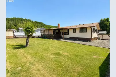 551 Agate St, Sutherlin, OR 97479 - Photo 5