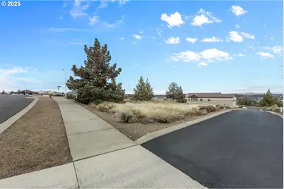 Se Greenleaf Ln, Madras, OR 97741 - Photo 9