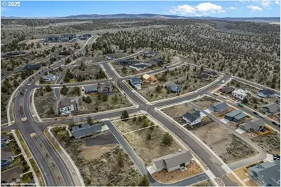 Se Greenleaf Ln, Madras, OR 97741 - Photo 1