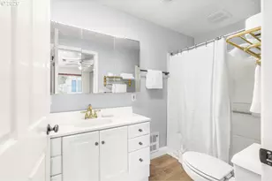 16523 SE Clinton St, Portland, OR 97236 - Photo 13