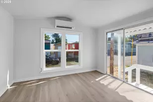 12726 SE Division St, Portland, OR 97236 - Photo 17