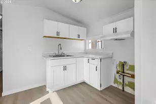 12726 SE Division St, Portland, OR 97236 - Photo 11