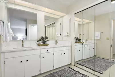 2 Essex Ct, Lake Oswego, OR 97034 - Photo 11