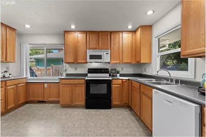11024 SE 51st Ave, Milwaukie, OR 97222 - Photo 3