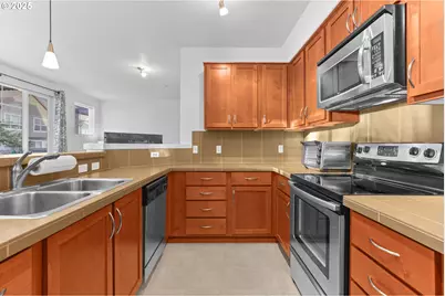 595 NW Lost Springs Ter #303, Portland, OR 97229 - Photo 21