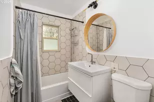 8629 NE Clackamas St, Portland, OR 97220 - Photo 23