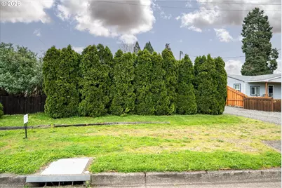 297 S 43rd St, Springfield, OR 97478 - Photo 3