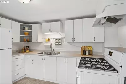 297 S 43rd St, Springfield, OR 97478 - Photo 19