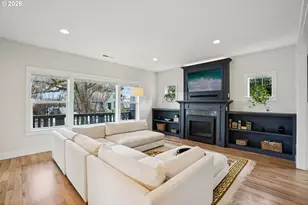 2046 SE 51st Ave, Portland, OR 97215 - Photo 5