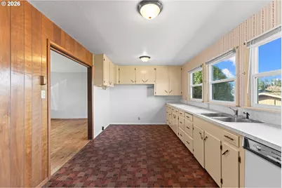1030 Myrtle Crest Ln, Myrtle Point, OR 97458 - Photo 13