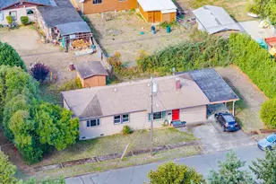1030 Myrtle Crest Ln, Myrtle Point, OR 97458 - Photo 9