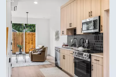 9298 N New York Ave #6, Portland, OR 97203 - Photo 5
