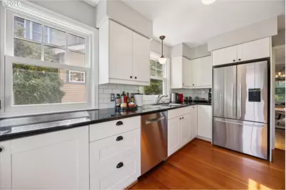 4305 SE Ash St, Portland, OR 97215 - Photo 13