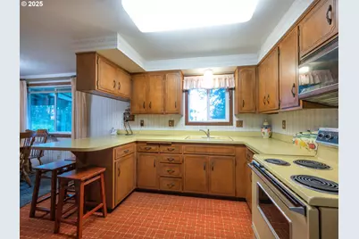 81499 Territorial Hwy, Eugene, OR 97405 - Photo 17