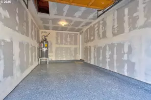 604 S Vermont St, Portland, OR 97219 - Photo 27