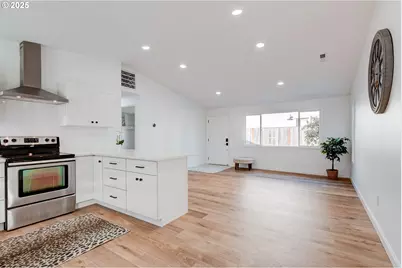 604 S Vermont St, Portland, OR 97219 - Photo 13