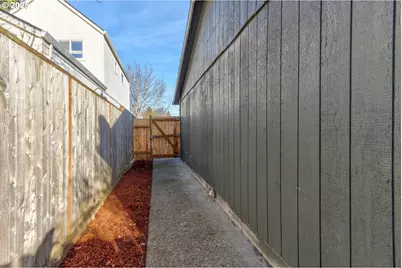 604 S Vermont St, Portland, OR 97219 - Photo 35