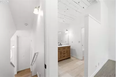 7048 Glacier Dr, Springfield, OR 97478 - Photo 15