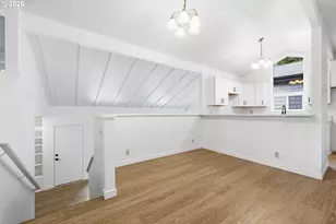 7048 Glacier Dr, Springfield, OR 97478 - Photo 3