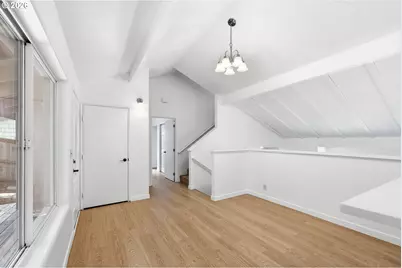 7048 Glacier Dr, Springfield, OR 97478 - Photo 9