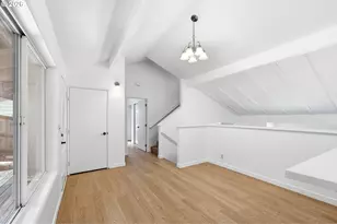 7048 Glacier Dr, Springfield, OR 97478 - Photo 9