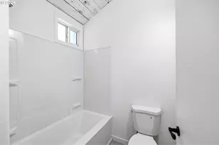 7048 Glacier Dr, Springfield, OR 97478 - Photo 17
